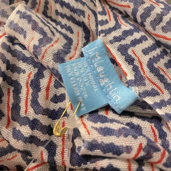 NWT J. McLaughlin Woman’s Scarf OS - Picture 3 of 9